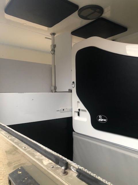 IMG_2151 TRANS BOX RM08