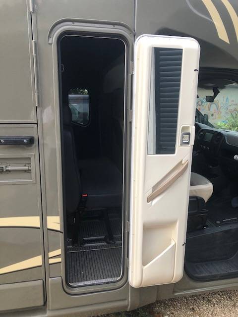 IMG_2155 TRANS BOX RM08