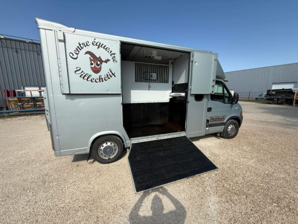 Renault master 5 places assises, 2 places chevaux