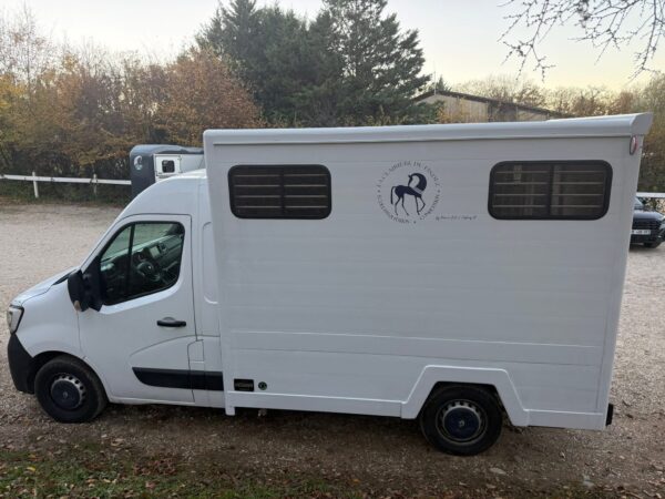 Camion chevaux VL 2 places Renault Master Grand Confort