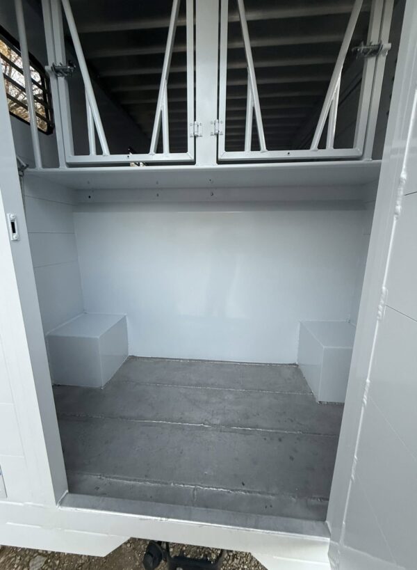 Camion chevaux VL 2 places Renault Master Grand Confort