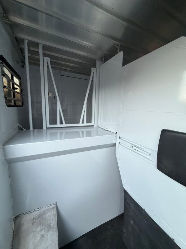 Camion chevaux VL 2 places Renault Master Grand Confort