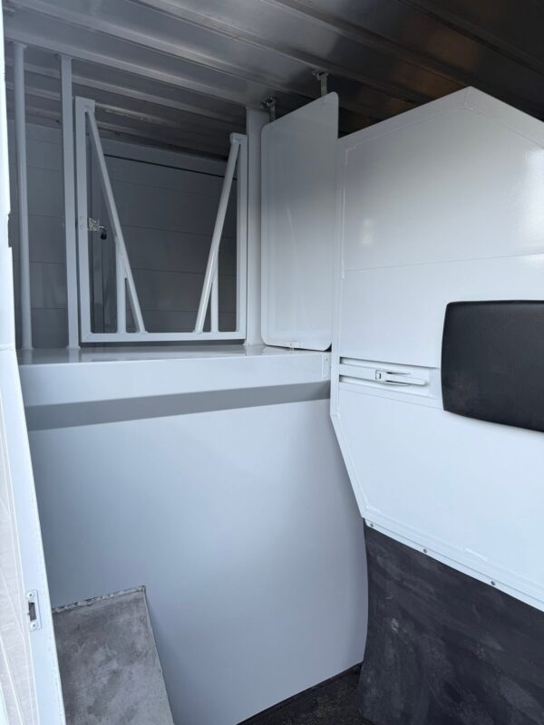 Camion chevaux VL 2 places Renault Master Grand Confort