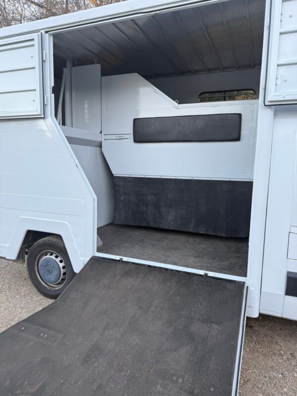 Camion chevaux VL 2 places Renault Master Grand Confort